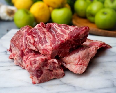 Свинина на кости охлаждённая 1 кг - купить в Уллуае